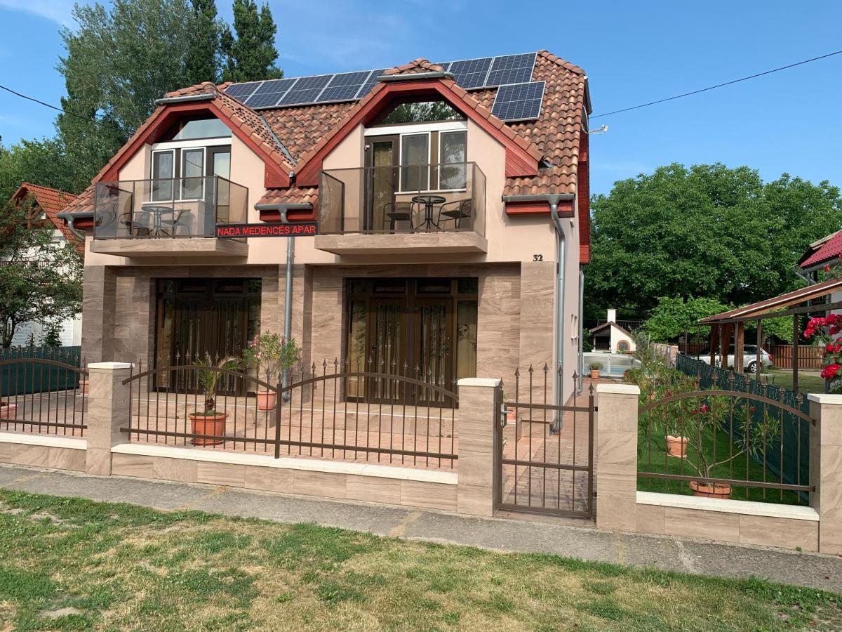 Mediterán Fedett Medencés Apartmanház Szántód Exterior foto