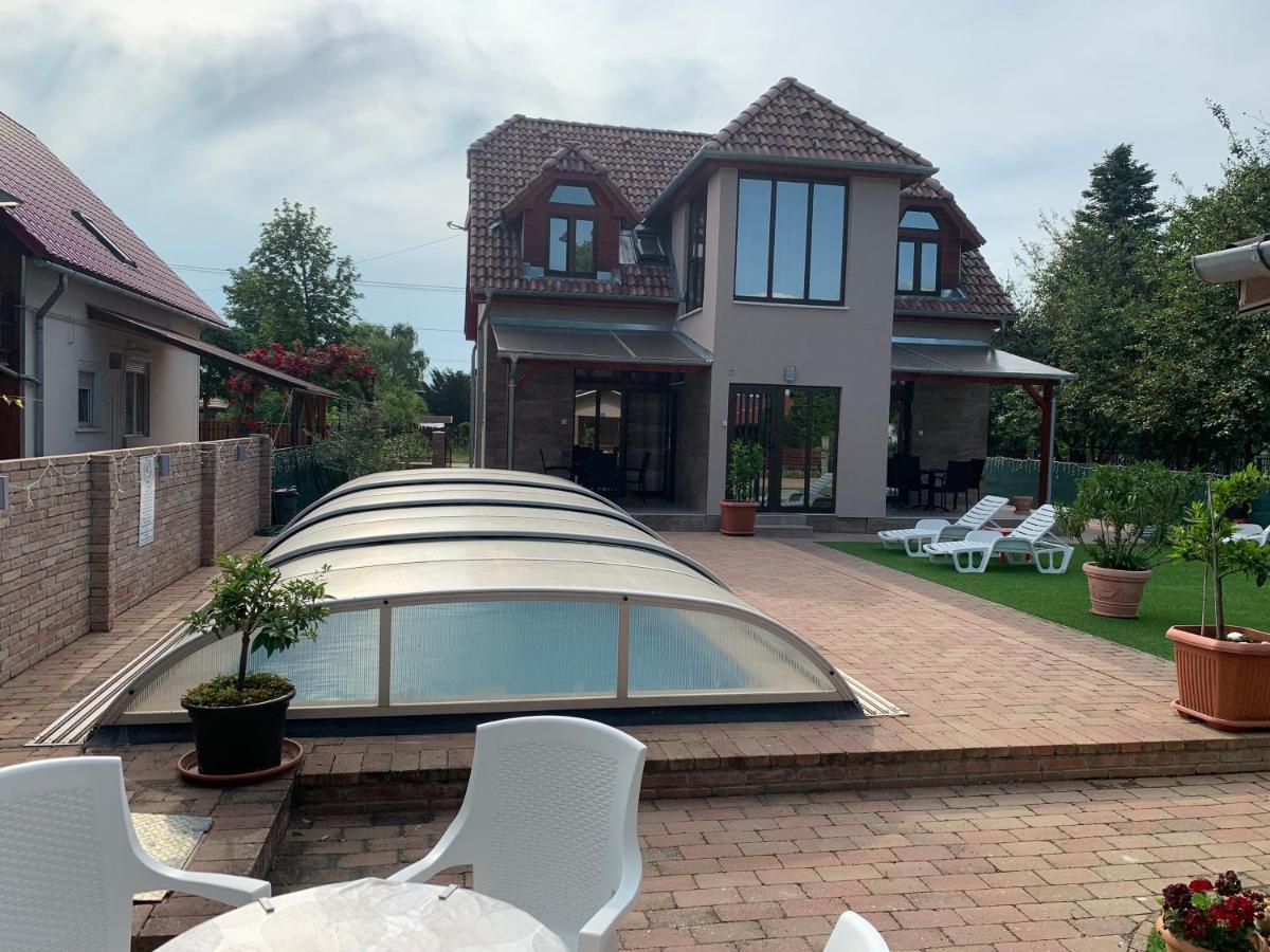 Mediterán Fedett Medencés Apartmanház Szántód Exterior foto
