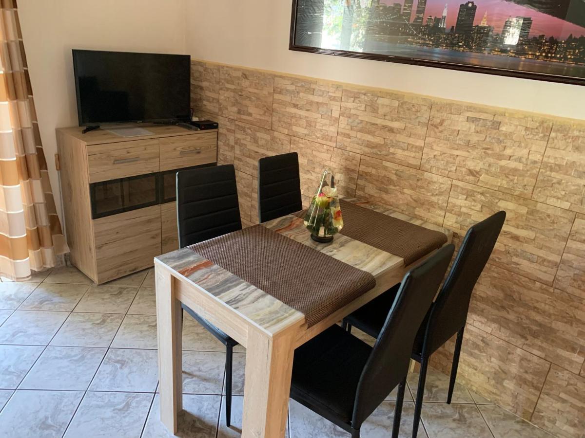 Mediterán Fedett Medencés Apartmanház Szántód Exterior foto