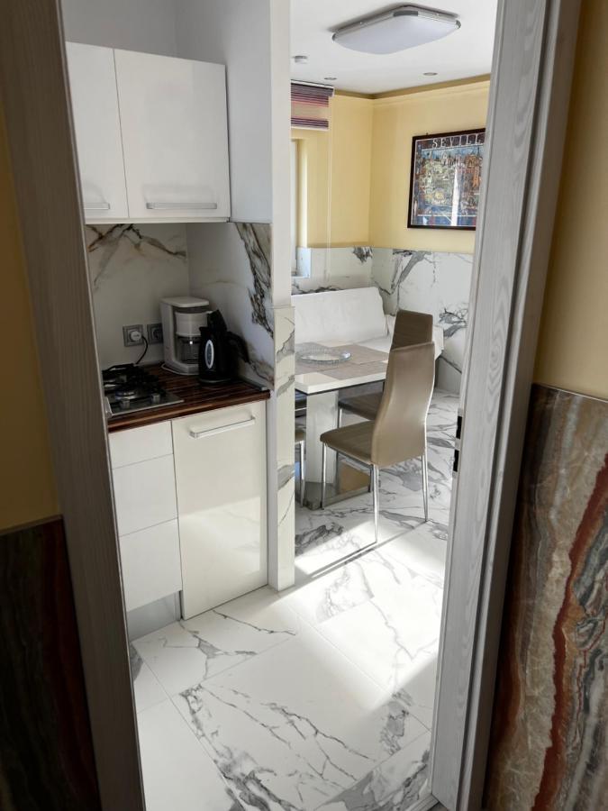 Mediterán Fedett Medencés Apartmanház Szántód Exterior foto