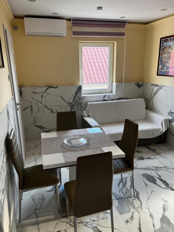 Mediterán Fedett Medencés Apartmanház Szántód Exterior foto