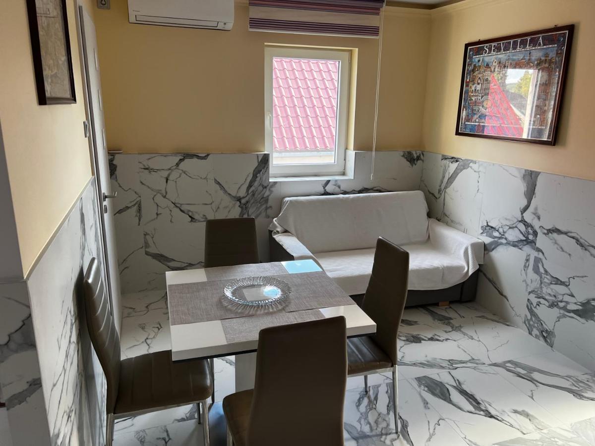 Mediterán Fedett Medencés Apartmanház Szántód Exterior foto