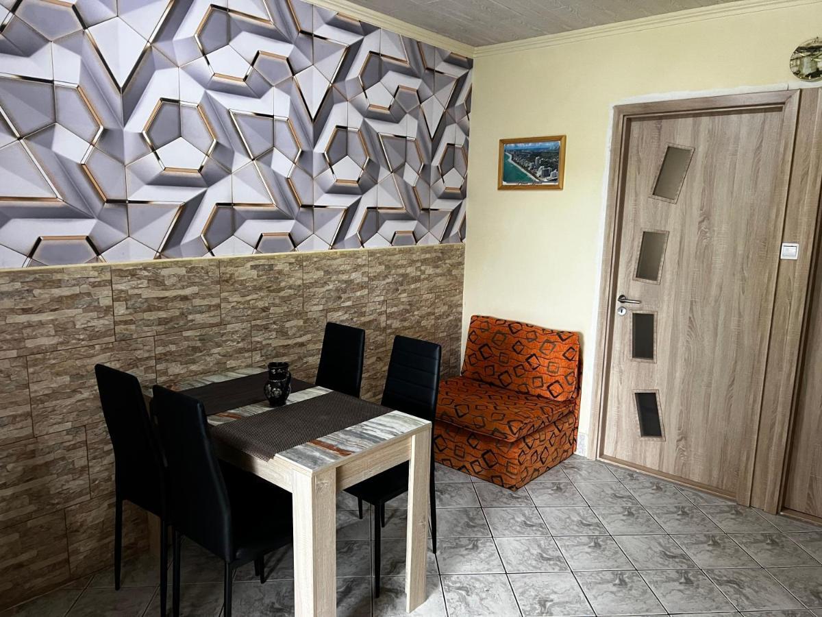 Mediterán Fedett Medencés Apartmanház Szántód Exterior foto