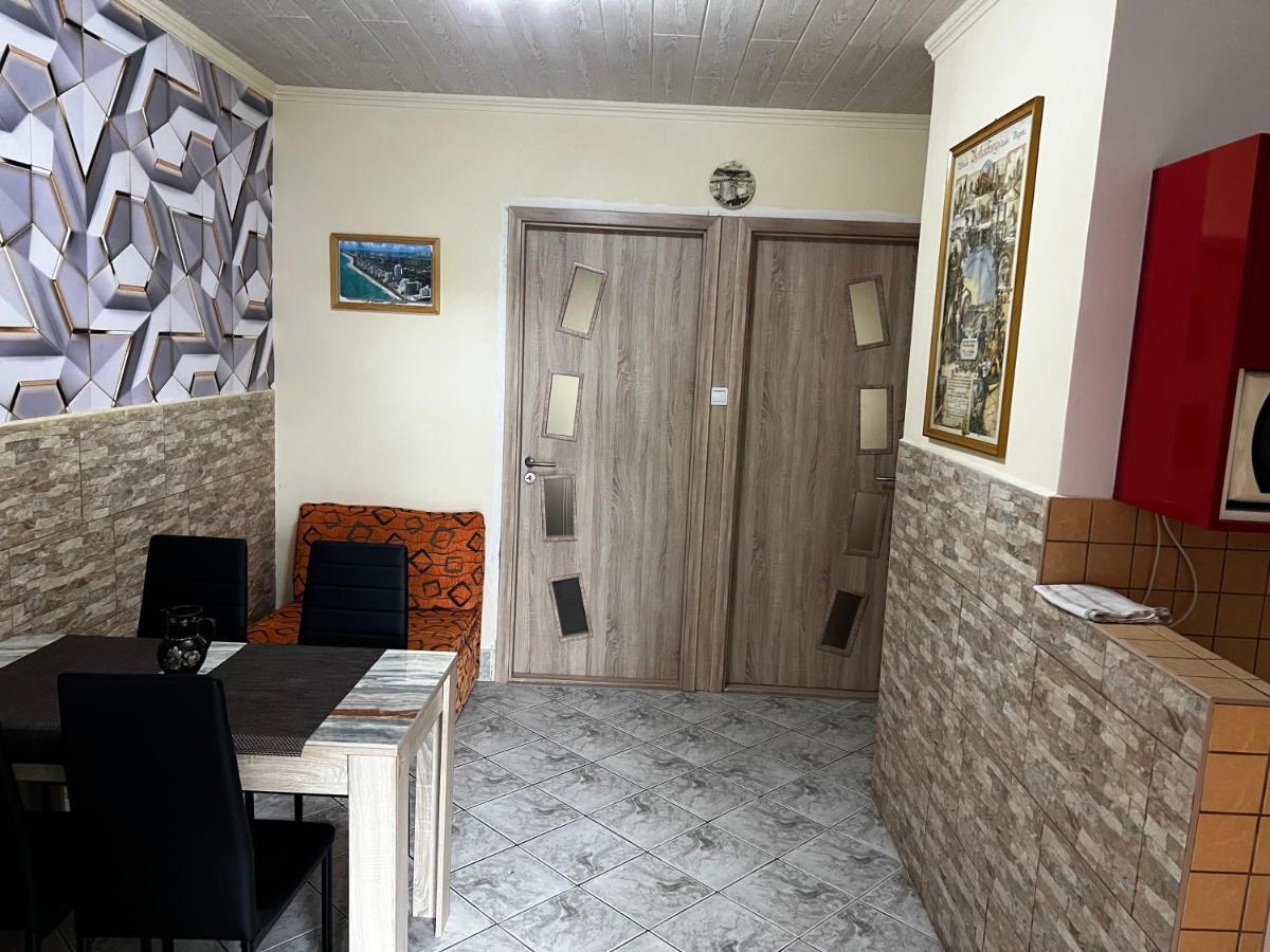 Mediterán Fedett Medencés Apartmanház Szántód Exterior foto